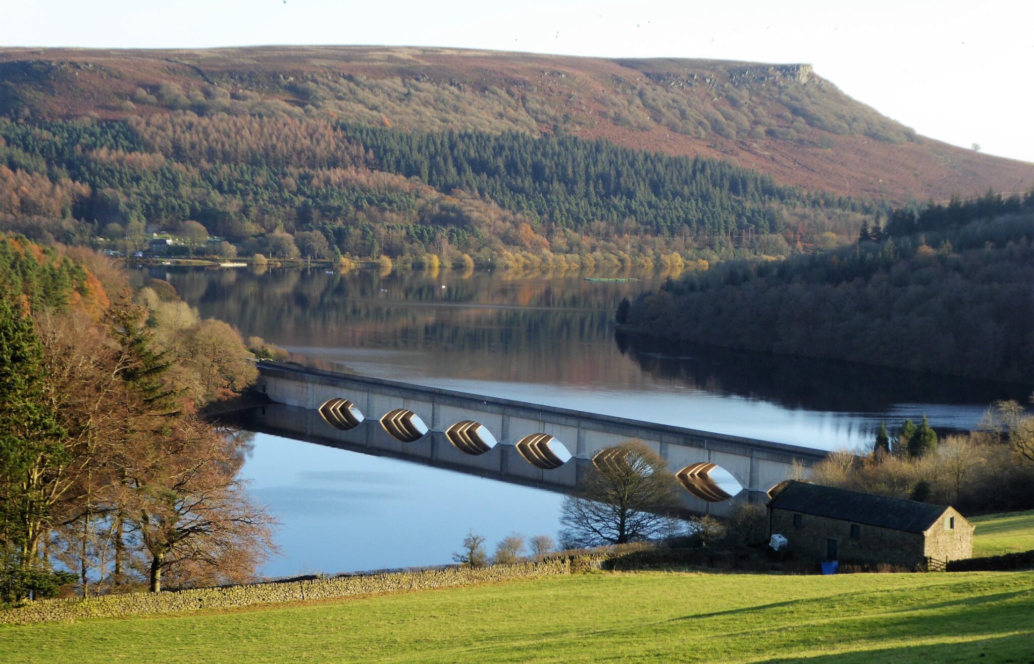 ladybower-reservoir-the-yorkshire-ramblers-club